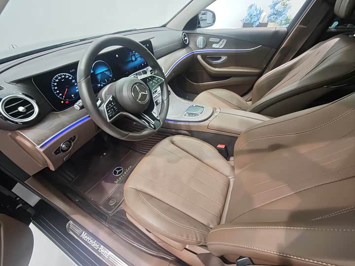 Фото 4 - Mercedes-Benz E-Class