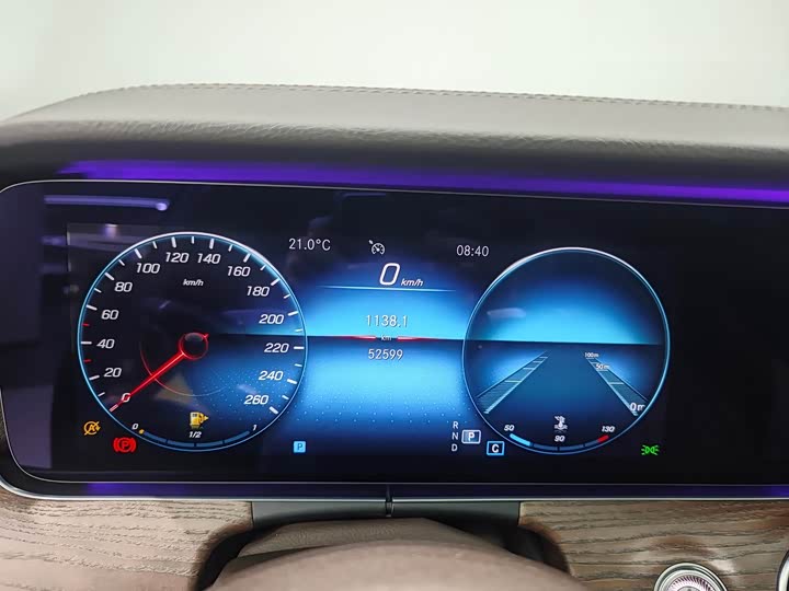 Фото 5 - Mercedes-Benz E-Class