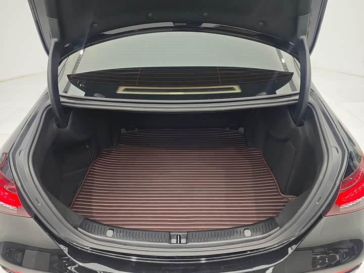 Фото 8 - Mercedes-Benz E-Class