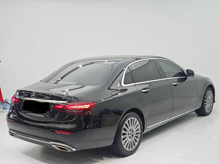 Фото 9 - Mercedes-Benz E-Class