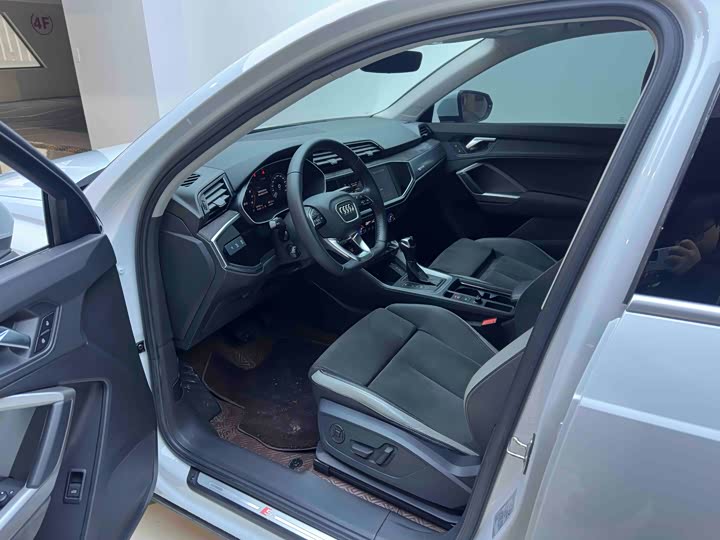 Фото 9 - Audi Q3