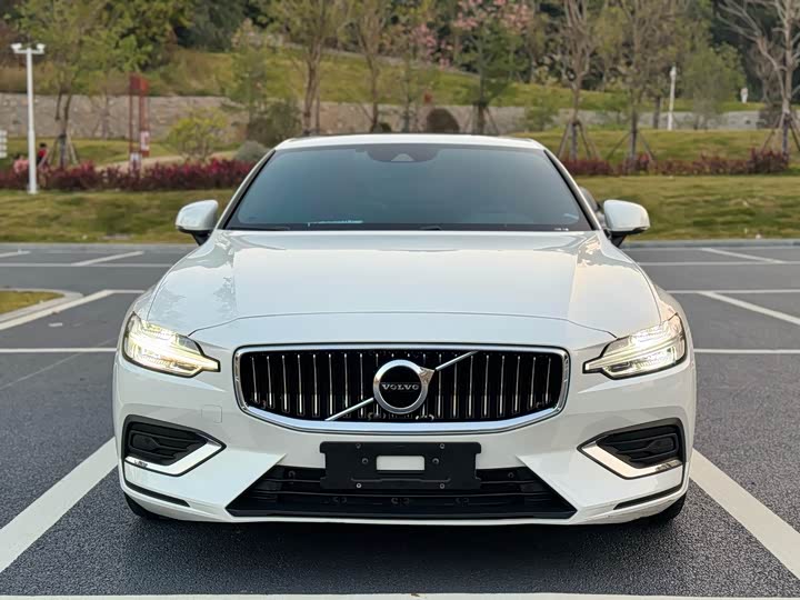 Фото 2 - Volvo S60
