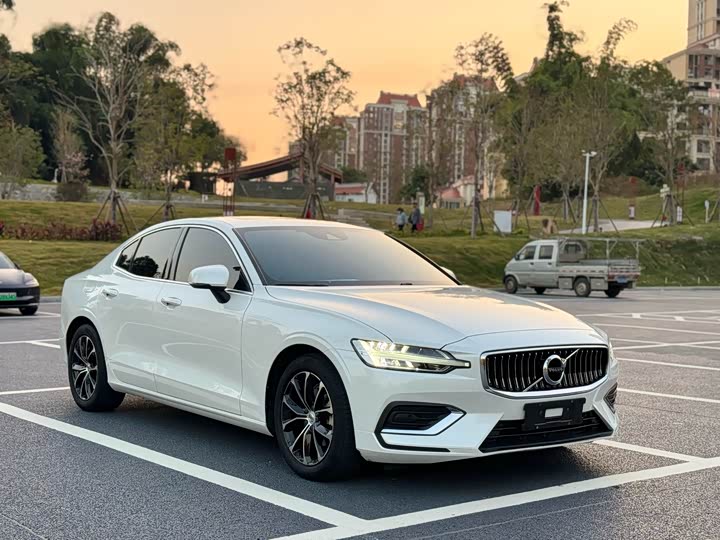 Фото 3 - Volvo S60