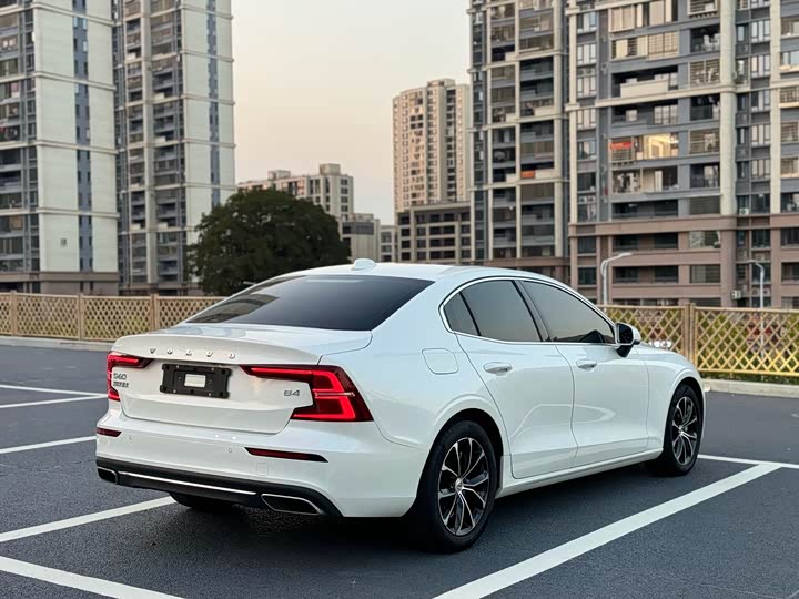 Фото 5 - Volvo S60