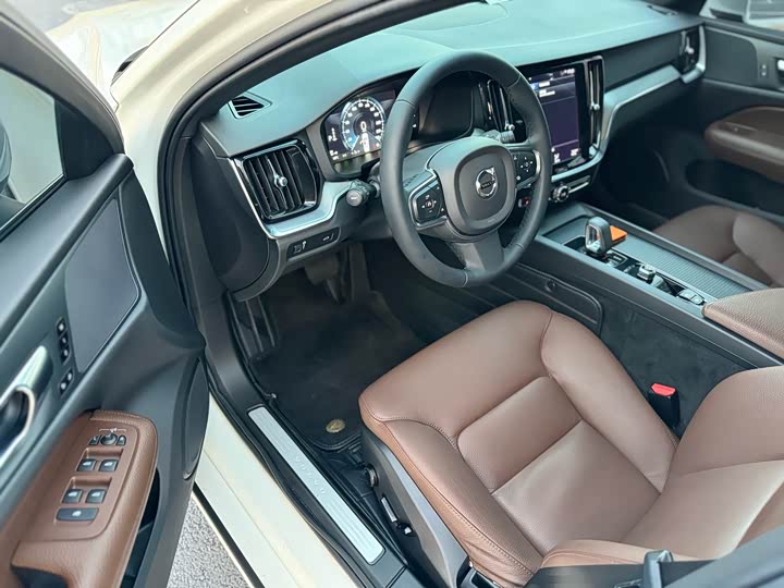 Фото 7 - Volvo S60