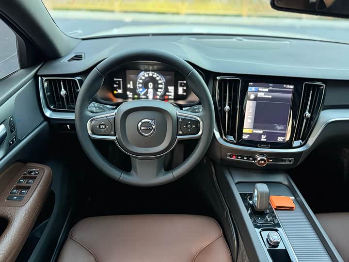 Фото 9 - Volvo S60