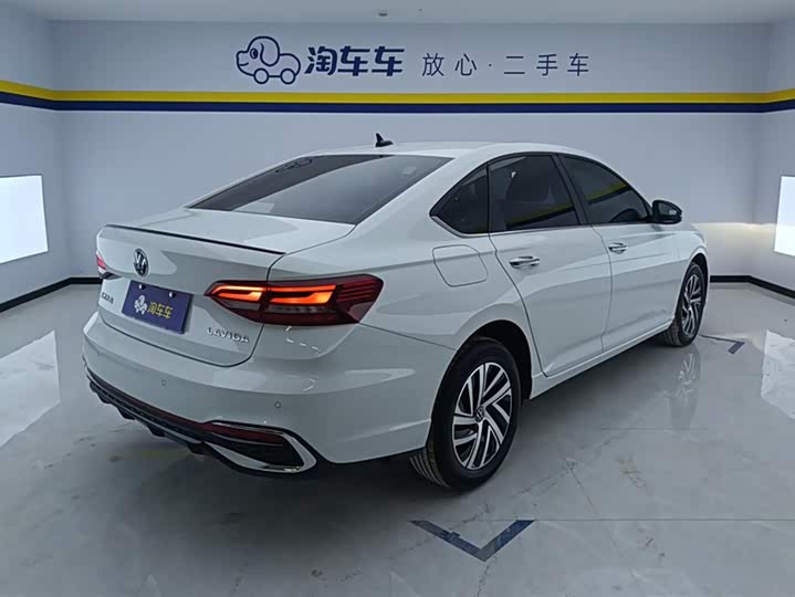 Фото 3 - Volkswagen Lavida