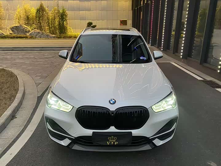 Фото 2 - BMW X1