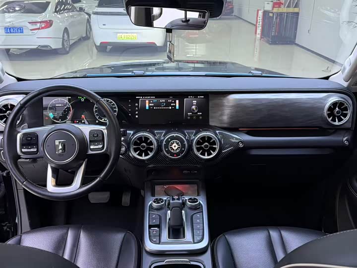 Фото 7 - Tank 300