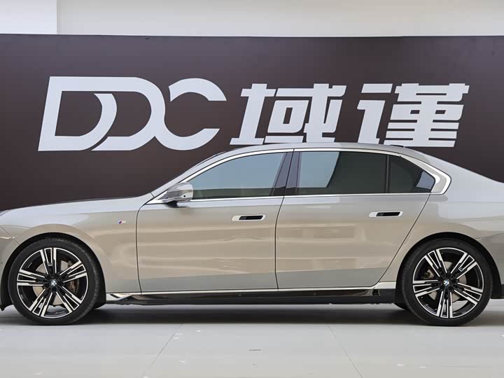 Фото 3 - BMW 7 Series