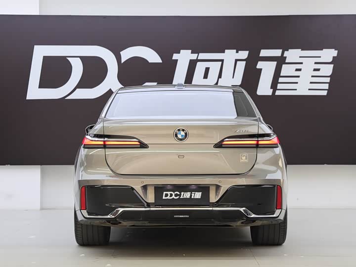 Фото 5 - BMW 7 Series