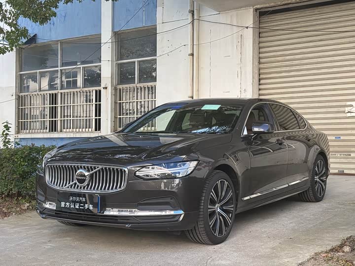 Фото 1 - Volvo S90