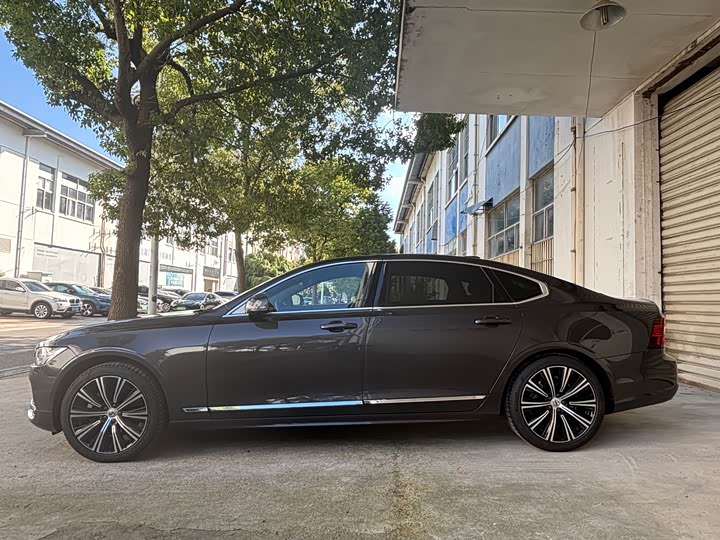 Фото 7 - Volvo S90
