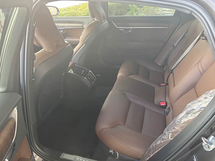 Фото 9 - Volvo S90