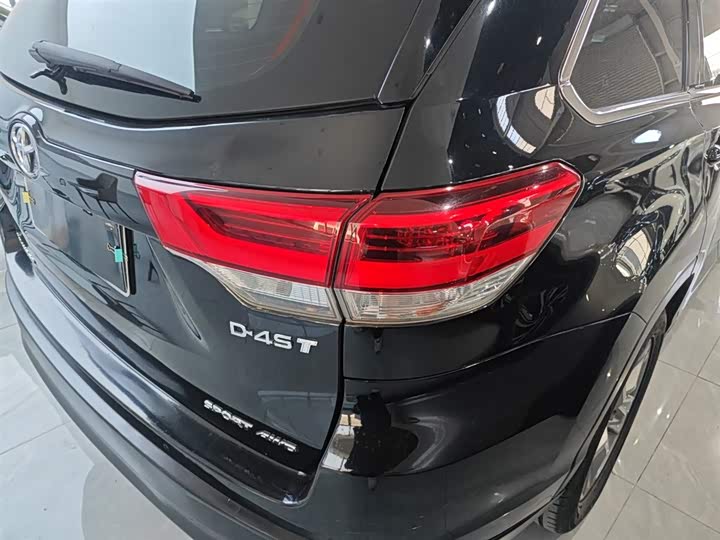 Фото 8 - Toyota Highlander