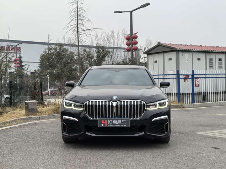 Фото 2 - BMW 7 Series