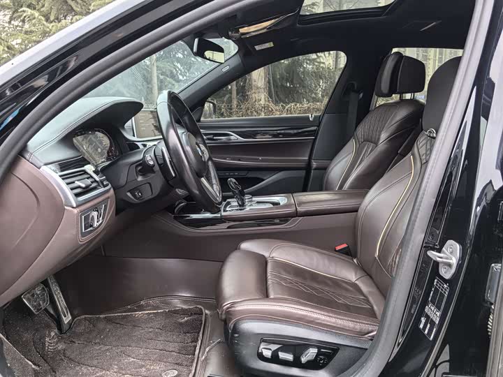 Фото 3 - BMW 7 Series