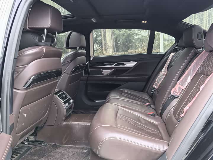 Фото 4 - BMW 7 Series