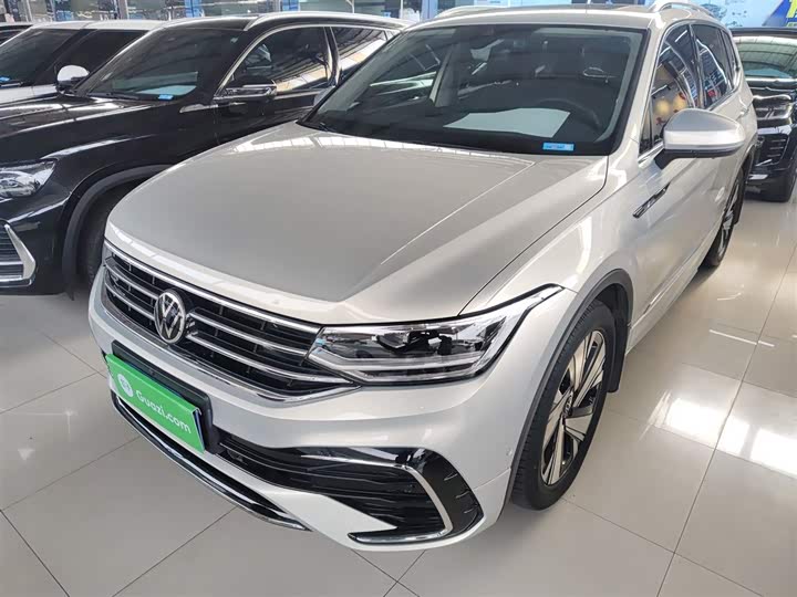 Фото 1 - Volkswagen Tiguan L Pro