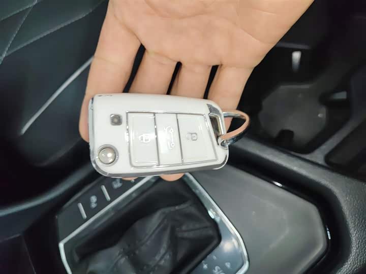 Фото 9 - Volkswagen Tiguan L Pro