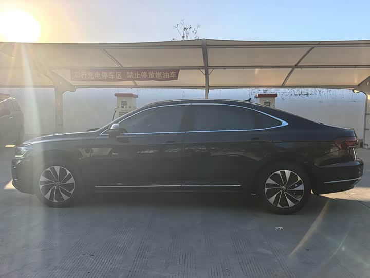 Фото 8 - Volkswagen Passat