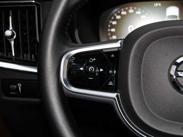 Фото 4 - Volvo S90