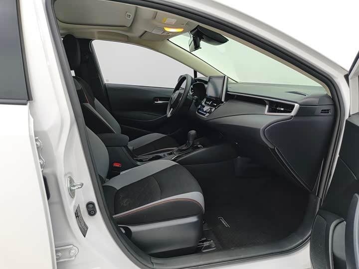 Фото 2 - Toyota Corolla