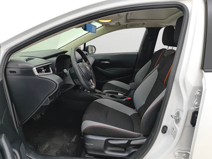 Фото 9 - Toyota Corolla