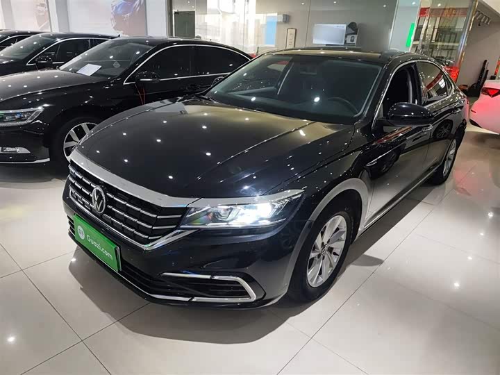 Фото 1 - Volkswagen Passat Hybrid