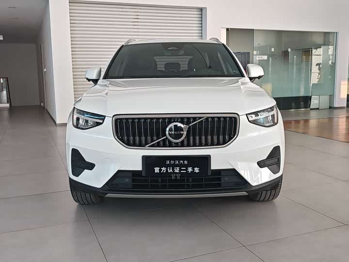 Фото 2 - Volvo XC40