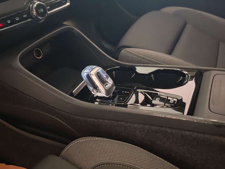 Фото 7 - Volvo XC40