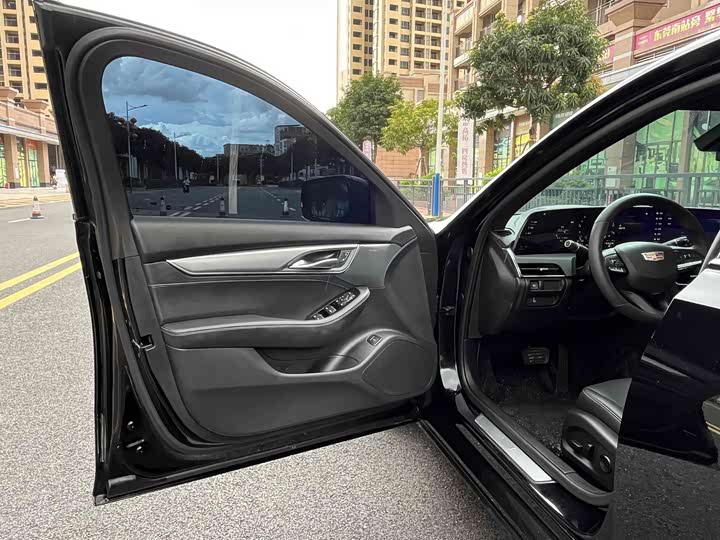 Фото 9 - Cadillac CT5