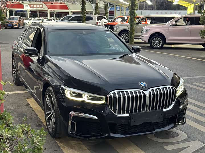 Фото 3 - BMW 7 Series