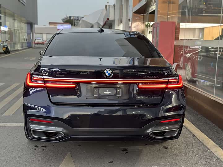 Фото 5 - BMW 7 Series