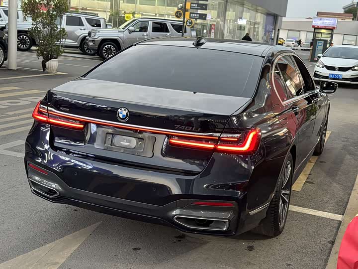 Фото 6 - BMW 7 Series