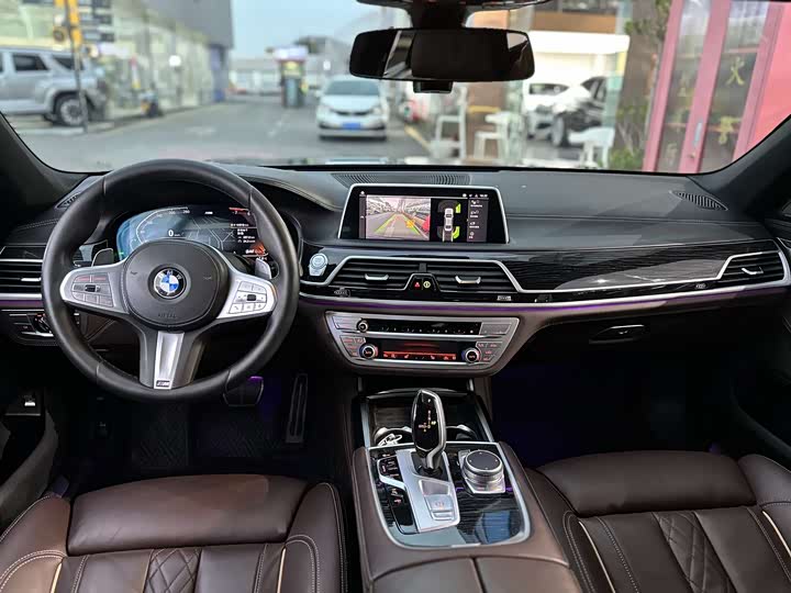 Фото 9 - BMW 7 Series