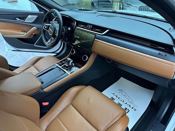 Фото 8 - Jaguar XF L