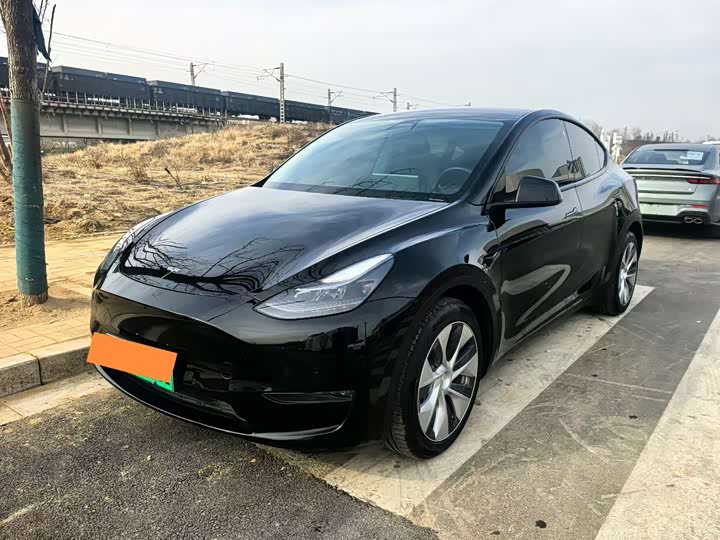 Фото 1 - Tesla Model Y