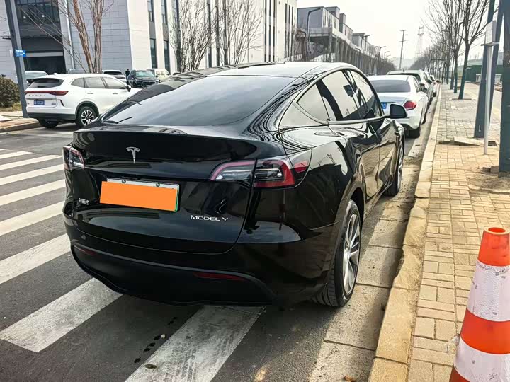 Фото 3 - Tesla Model Y