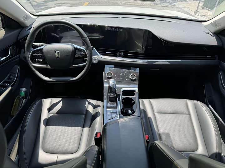 Фото 6 - Bestune B70