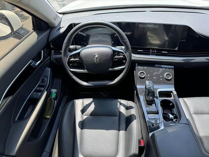 Фото 7 - Bestune B70