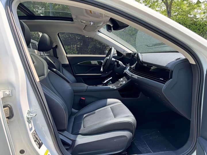 Фото 8 - Bestune B70