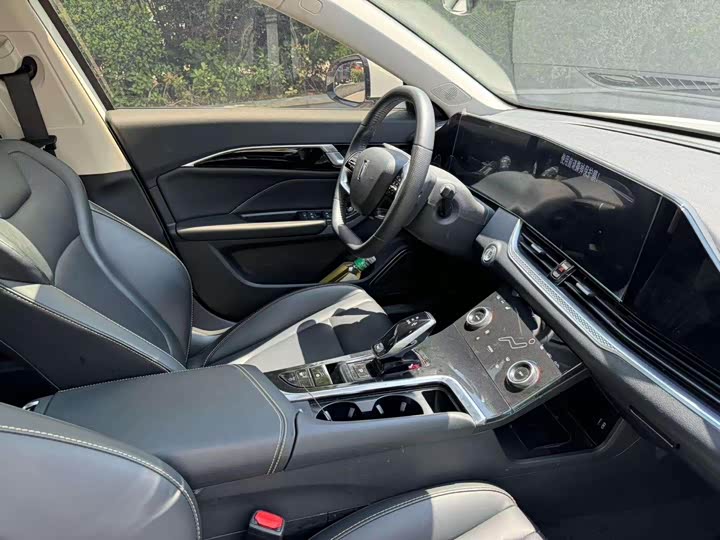 Фото 9 - Bestune B70