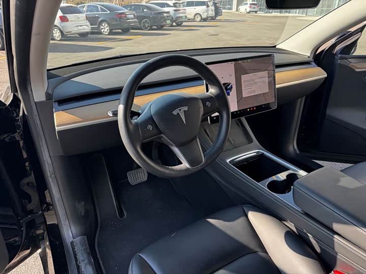 Фото 6 - Tesla Model Y