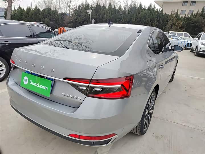 Фото 7 - Skoda Superb