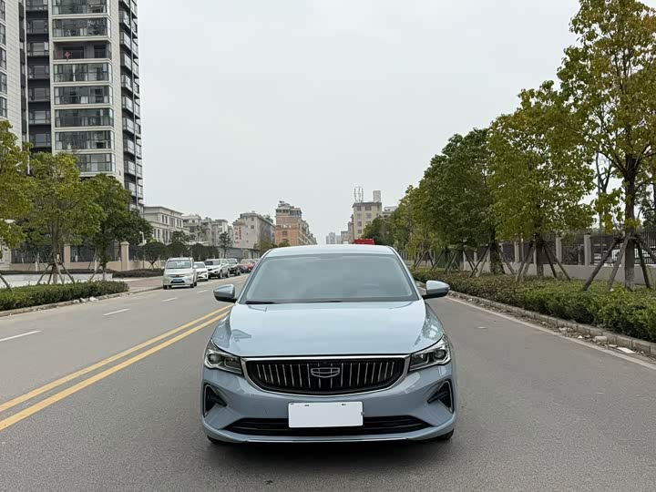 Фото 2 - Geely Emgrand