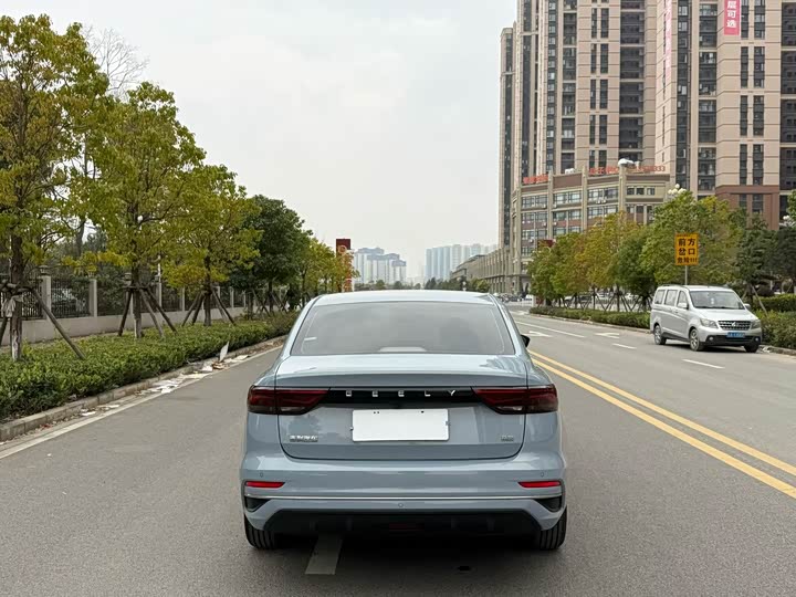 Фото 5 - Geely Emgrand