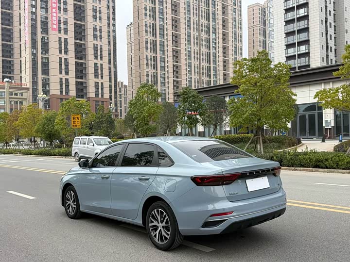 Фото 6 - Geely Emgrand