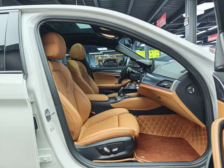 Фото 9 - BMW 5 Series