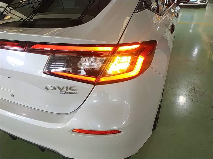 Фото 8 - Honda Civic